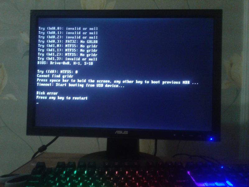 Помогите НЕ ЗАГРУЖАЕТСЯ WINDOWS 7