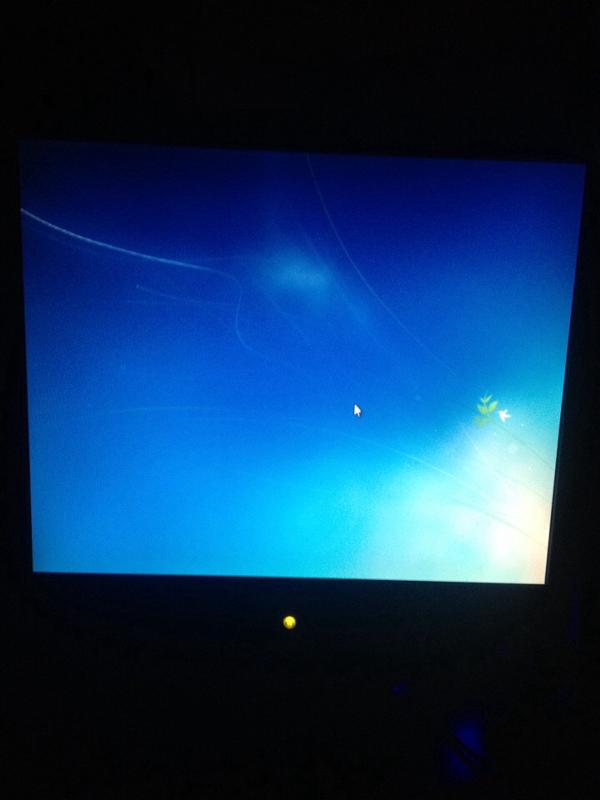 При установке Windows 7 через БИОС. Компьютер показывает только один курсор и фон