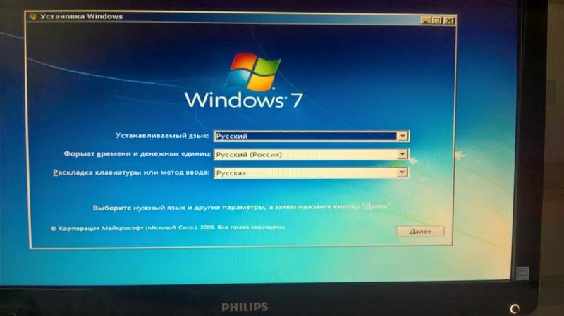 Почему при установки Windows 7 вылазиет окно с выбором языка и в нем я ничего не могу сделать