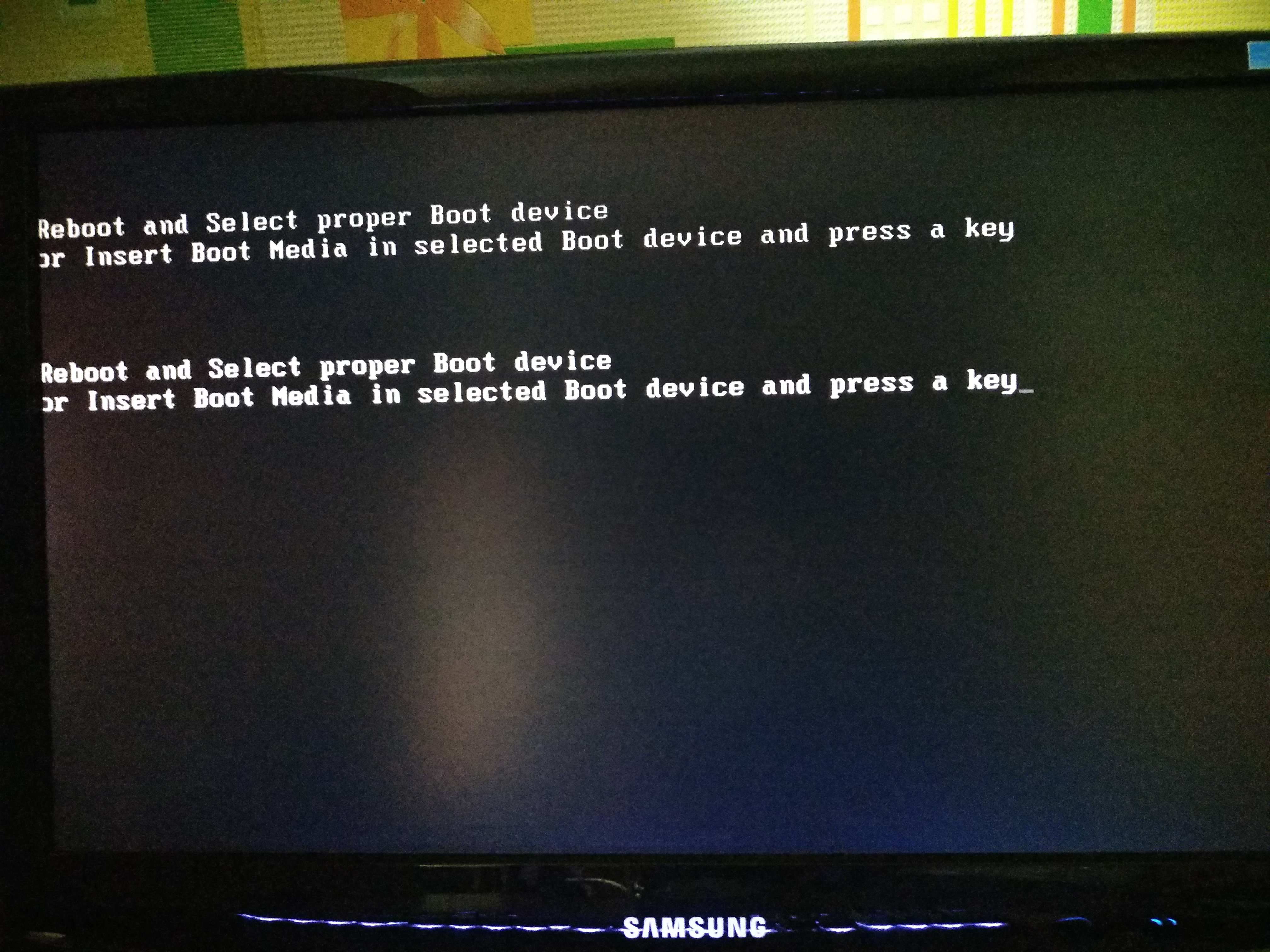 Почему материнка не начинает установку WINDOWS