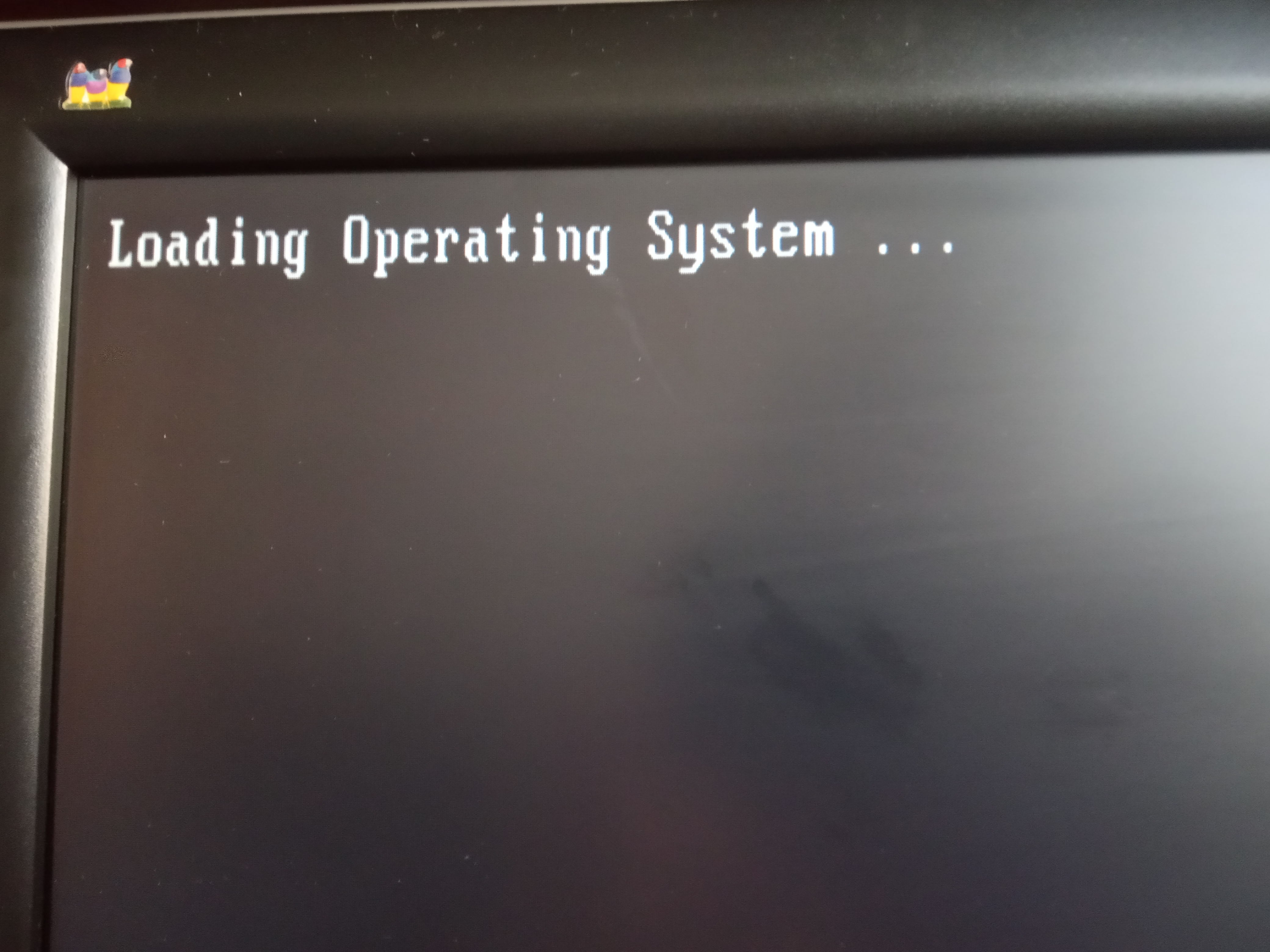 При установке винды 8-й пишет Loading operating system