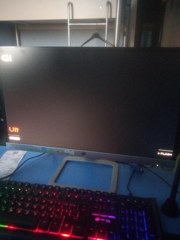 Не запускается загрузчик Windows. Просто чёрный экран
