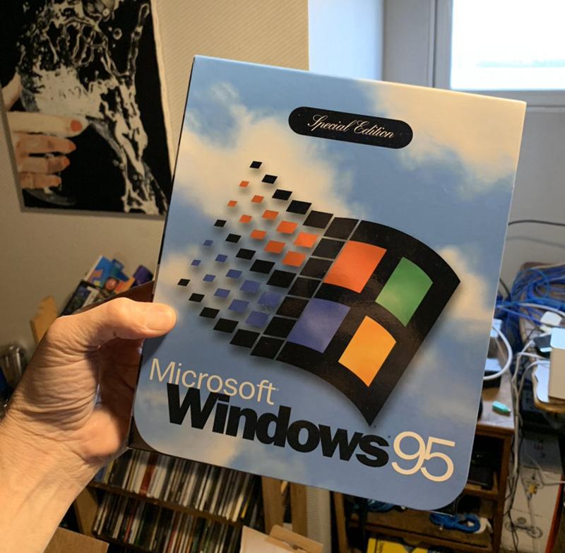 Как установить Windows 95 на смартфон