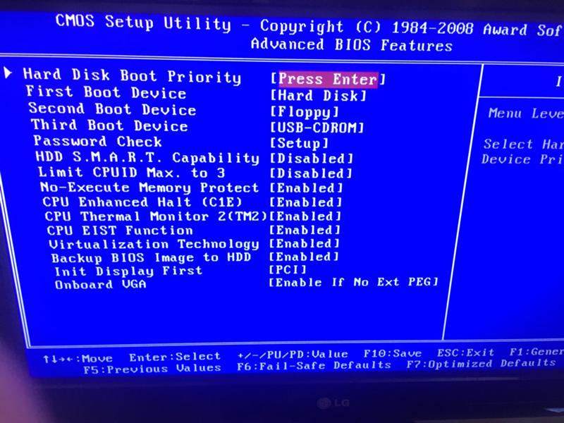 При установке Windows, появляется логотип и черный экран
