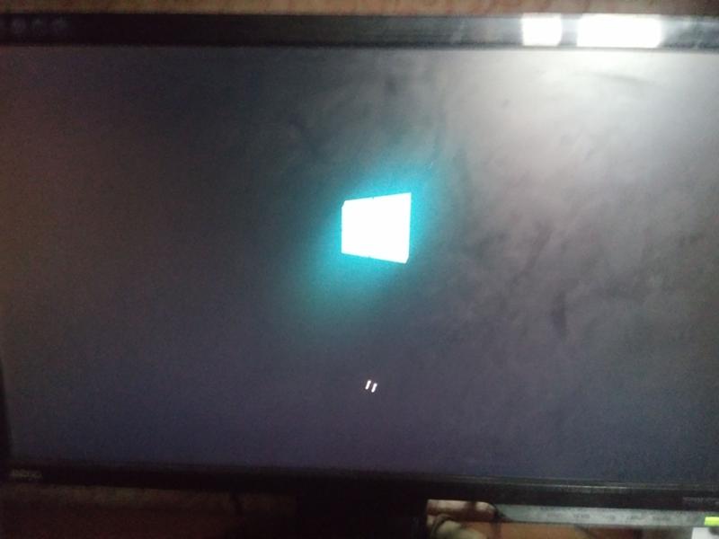 Зависает при загрузке лого Windows 10