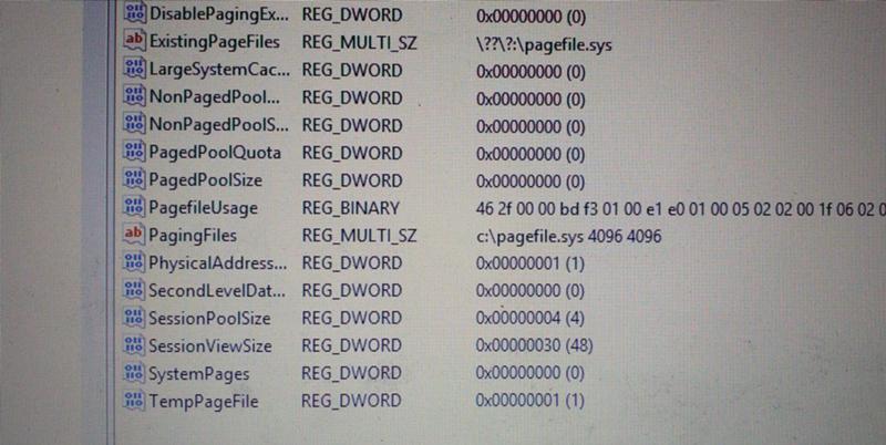 Очень долго загружается винда на ноутбуке, потом выскакивает вот такое окно, как-бы отсутствует файл подкачки. В реестре - 1