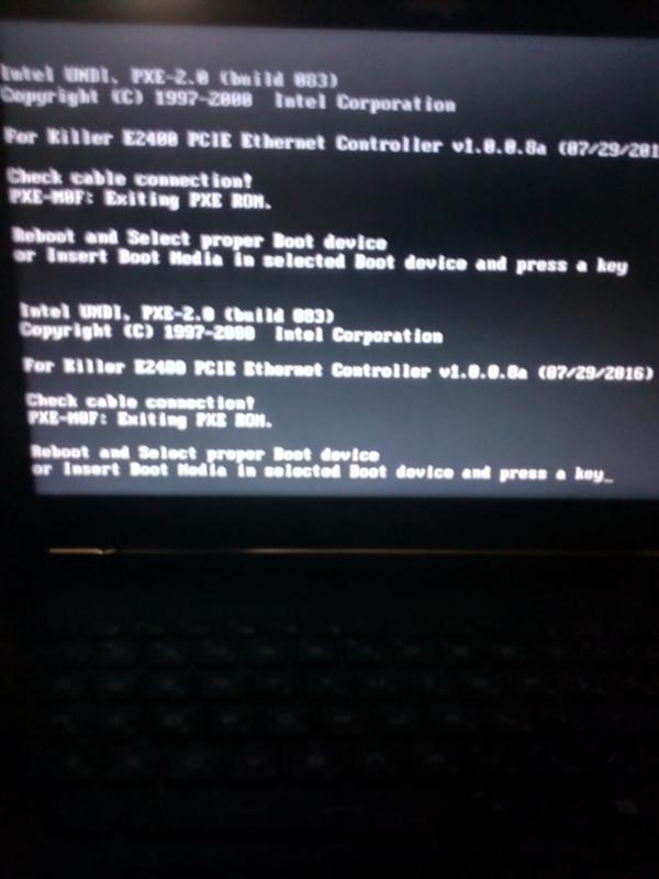 Слетел компьютер что делать. PXE MOF exiting PXE ROM на ноутбуке Lenovo. При включении компьютера черный экран с надписями. При запуске компьютера черный экран. Почему не включается компьютер черный экран.