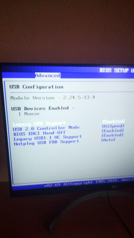 После переустановки винды не работают usb порты в биосе клавиатура и мышь робят