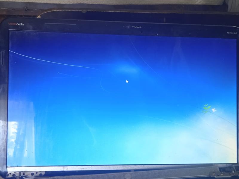 Завис экран windows 7 во время переустановки