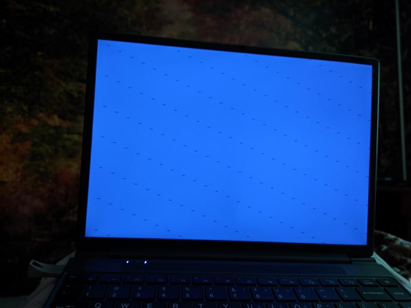 Вместо окошка установка windows появляется это и потом ноутбук через минуту выключается