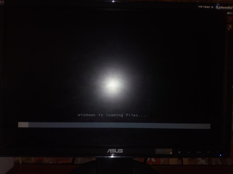 Высвечивается черный экран. Черный экран. Черный экран при загрузке Windows. Чёрный экран при запуске Windows 7. Windows 7 черный экран.