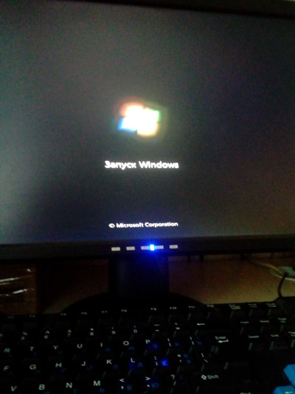 Не загружает пк дальше значка windows