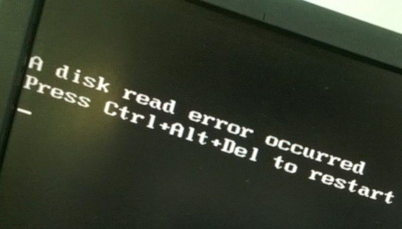 Не могу переустановить винду, так как висит надпись disk read error occurred press ctrl alt del to restart