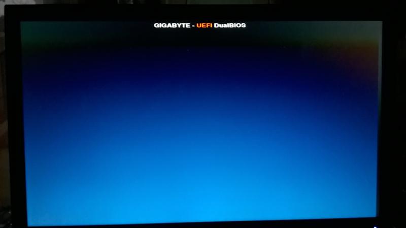 Нужно переустановить windows, пытаюсь вызвать биос для установки windows, но биос функционирует такая картинка